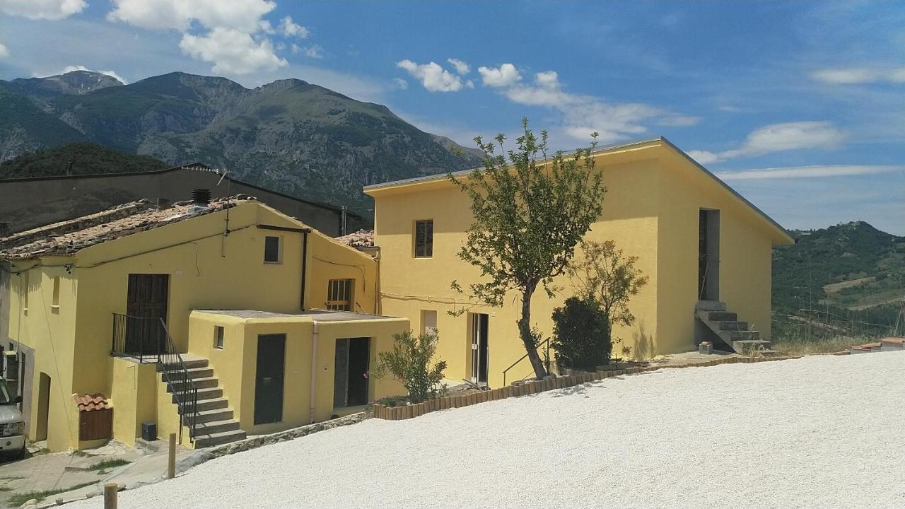 Lake Retreat - Maiella Apartment - Beautiful Lake And Mountain Views Casoli  Exterior foto